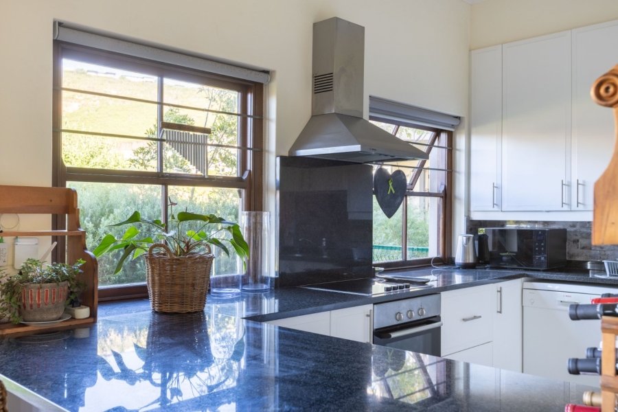 3 Bedroom Property for Sale in Whale Rock Gardens Western Cape